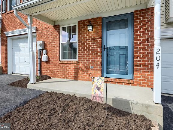 2nd image of 204 Country Ridge Dr