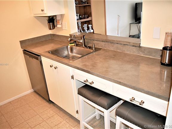 4th image of 777 S Federal Hwy Penthouse 5D