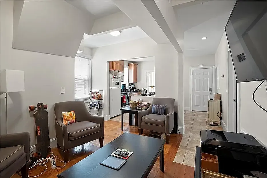 3 bed, 971 sqft, $2,400 — Photo 4