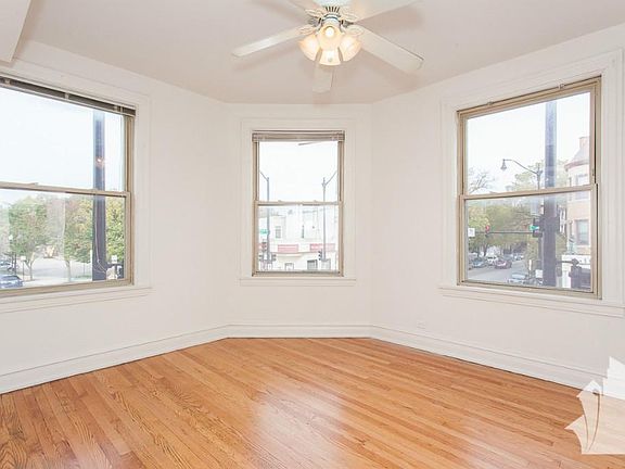 3rd image of 2203 W Montrose Ave #2e2nd