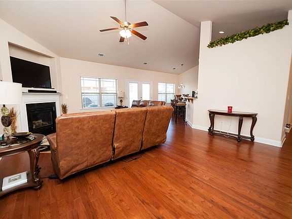 5th image of 808 Edenwood Ct