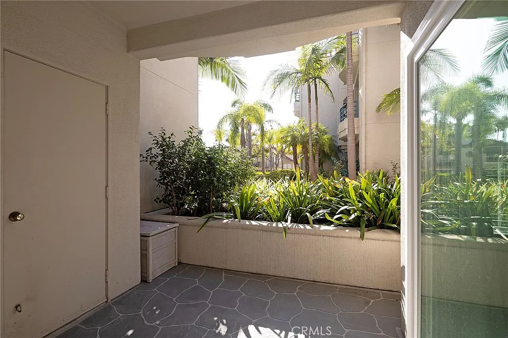 1 bed, 838 sqft, $3,100 — Photo 2