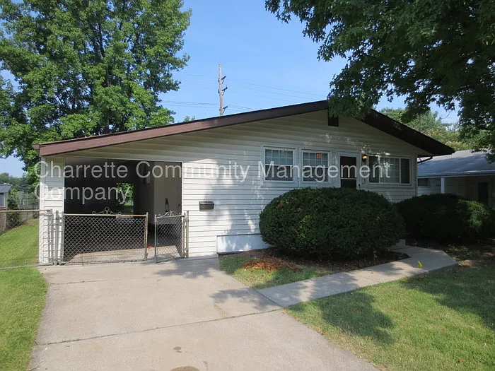 10427 Lilac Ave photo 1