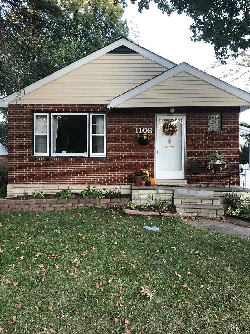 1108 Pembroke Dr photo 1