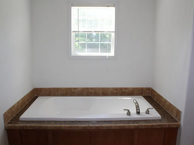 110 Fisher Dr — Photo 7