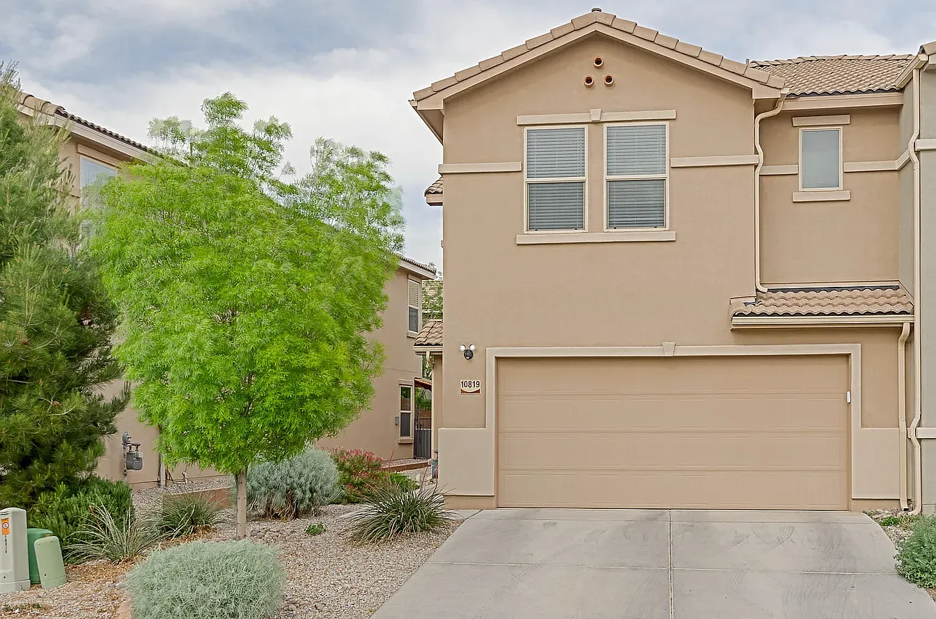 2 bed, 2.5 bath, 1791 sqft, $2,400 — Photo 1