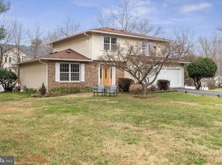 1716 Irvin St, Vienna, VA 22182