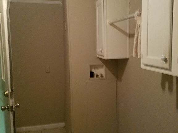 laundry room/door to garage