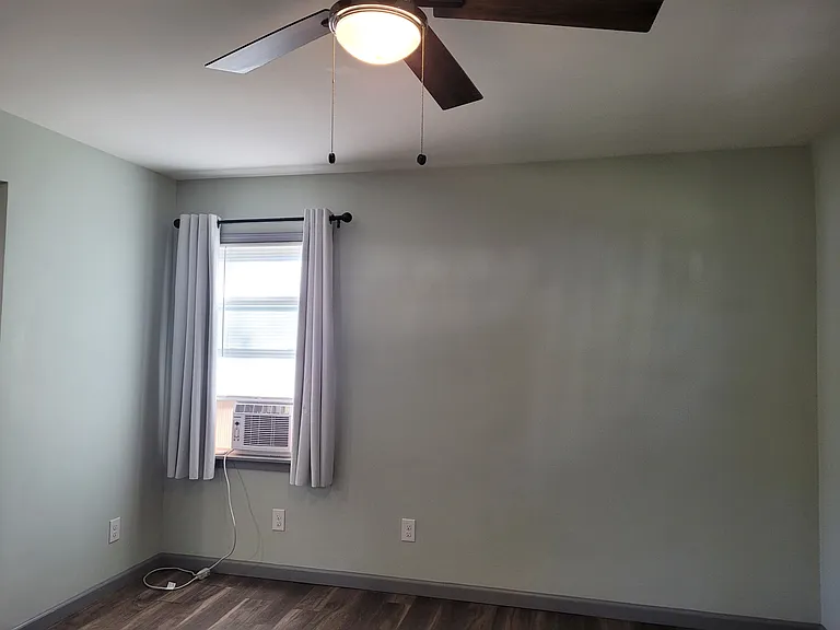 127 Boston Ct — Photo 13