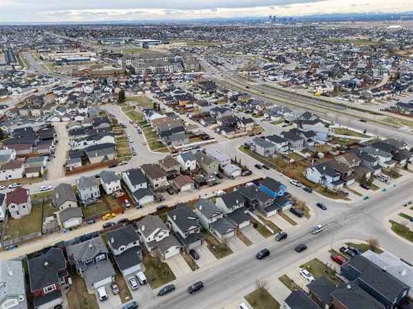 6211 N Saddlehorn Dr NE, Calgary, AB T3J 4M5