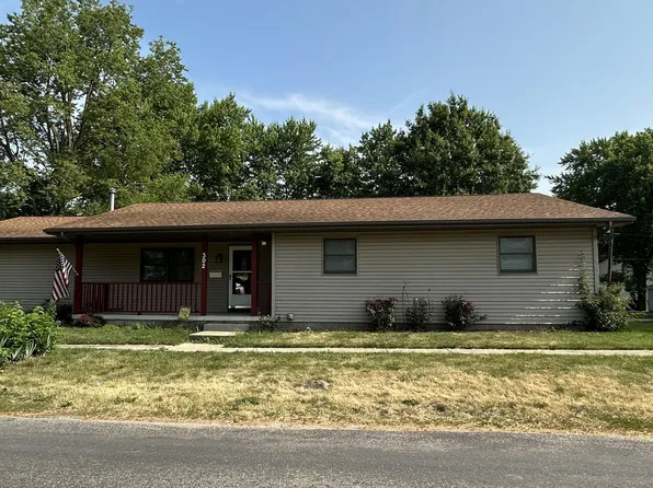 302 W Market St, Farmer City, IL 61842