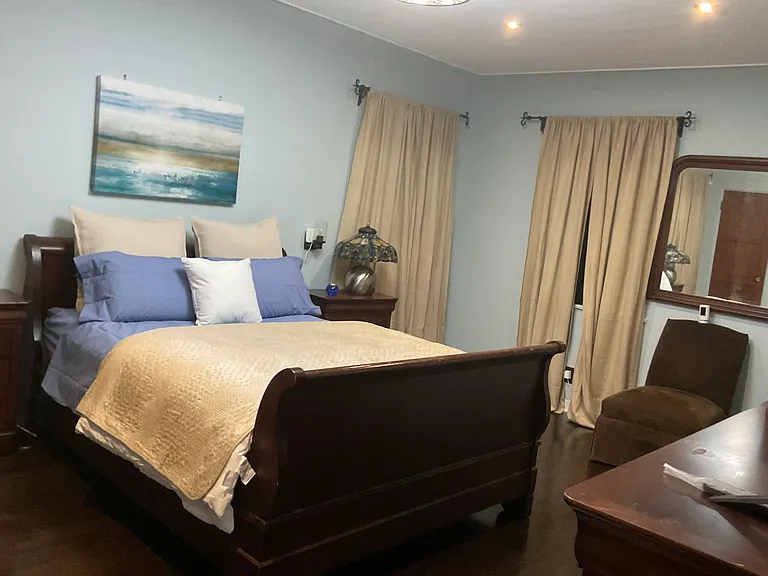 Master bedroom with Queen bed