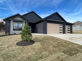 1475 N Corbet Dr, Columbia, MO 65202