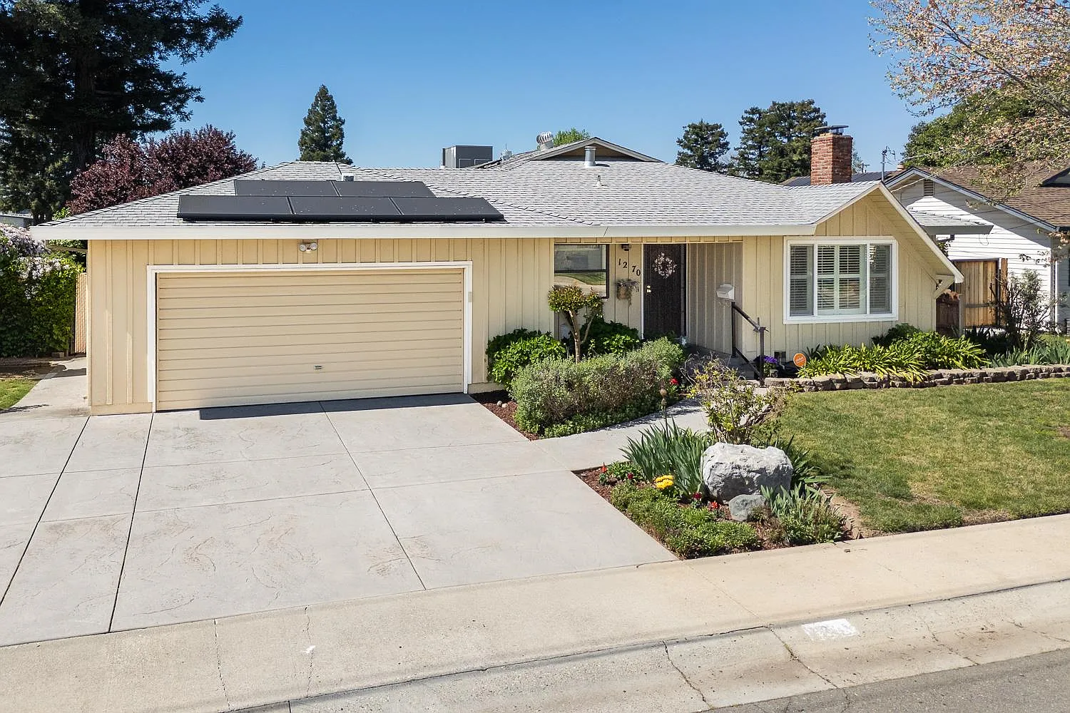 1270 Maple Ave photo 1