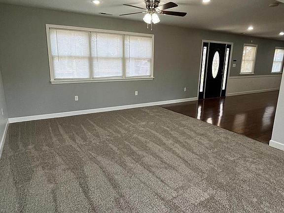 5th image of 210 Royal Ave