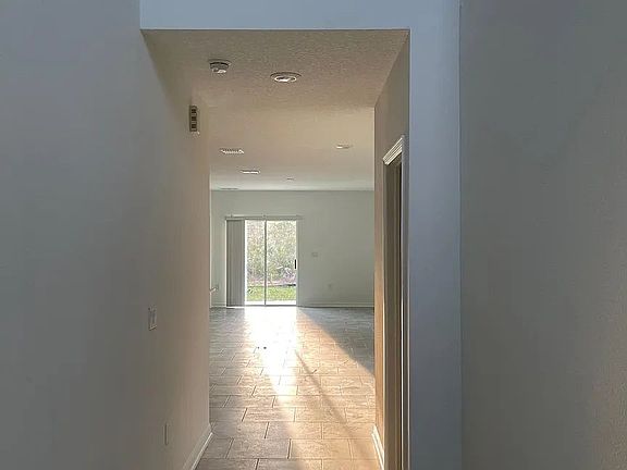 5th image of 3931 Willowbrook Dr