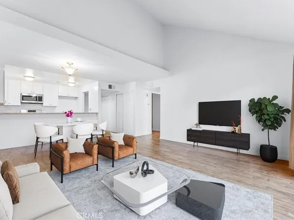125 Orange Blossom #105, Irvine, CA 92618