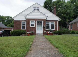 21 Centerview Dr, Troy, NY 12180