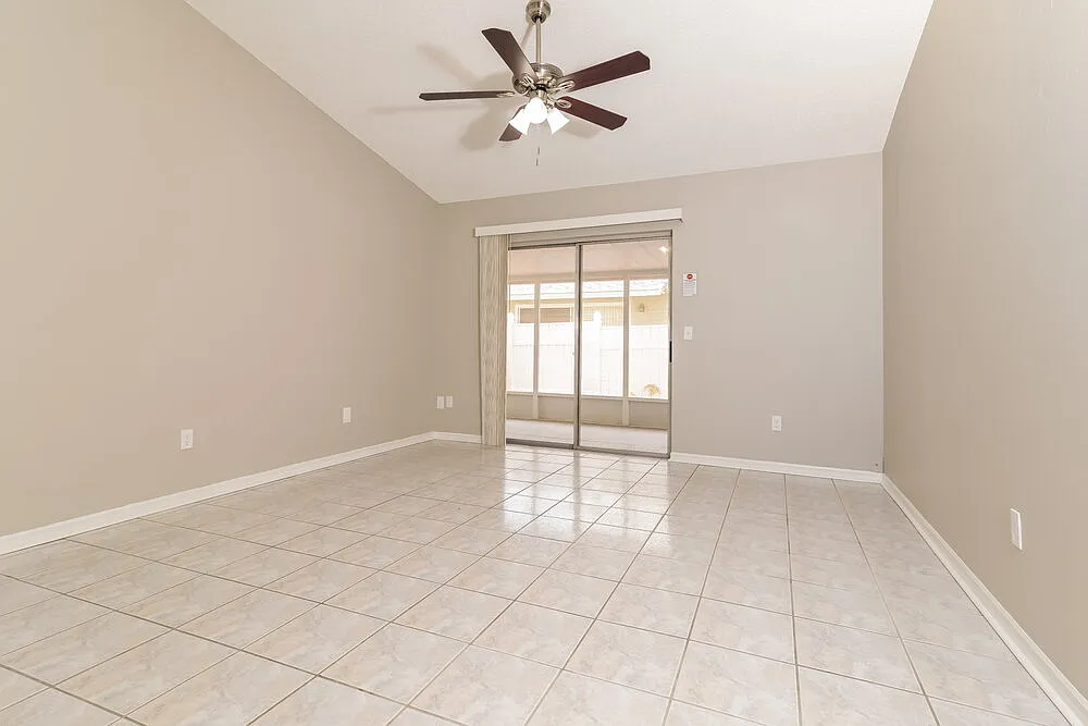 3 bed, 2.0 bath, 1258 sqft, $3,020 — Photo 4