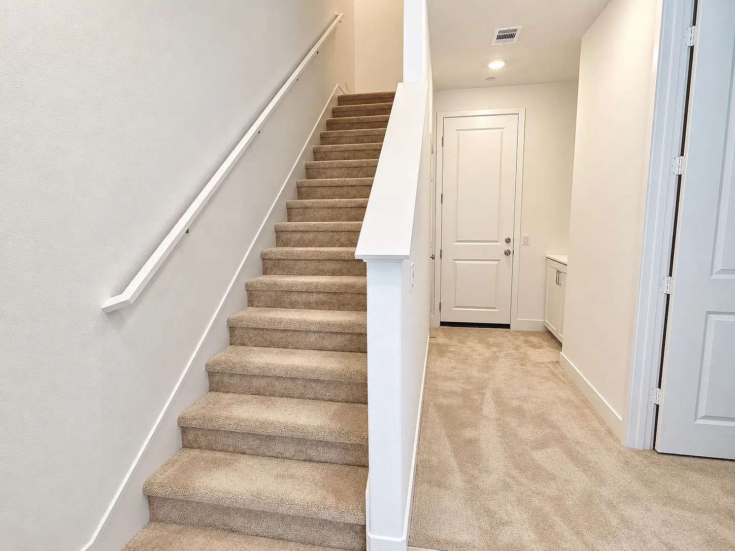 4 bed, 2206 sqft, $5,500 — Photo 2