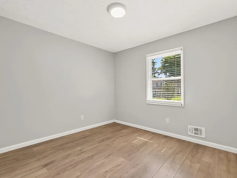 2136 Sara Ashley Way — Photo 27