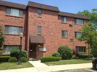 1702 W Victoria Dr APT 303, Mount Prospect, IL 60056