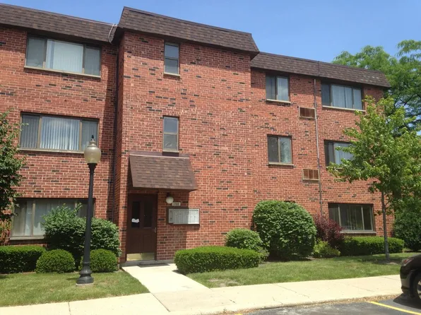 1702 W Victoria Dr APT 303, Mount Prospect, IL 60056
