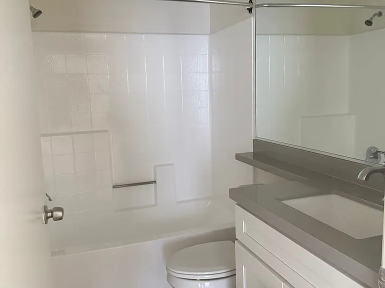 Perfectly situated 2 bedroom and 2 bathroom ! — Photo 76