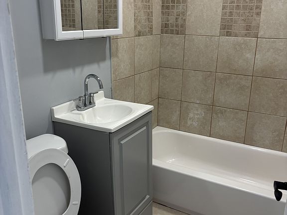 5th image of 1831 Beyer Ave #1