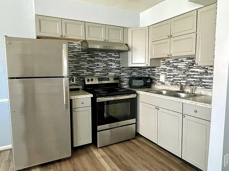 2100 Arctic Ave #14 — Photo 3