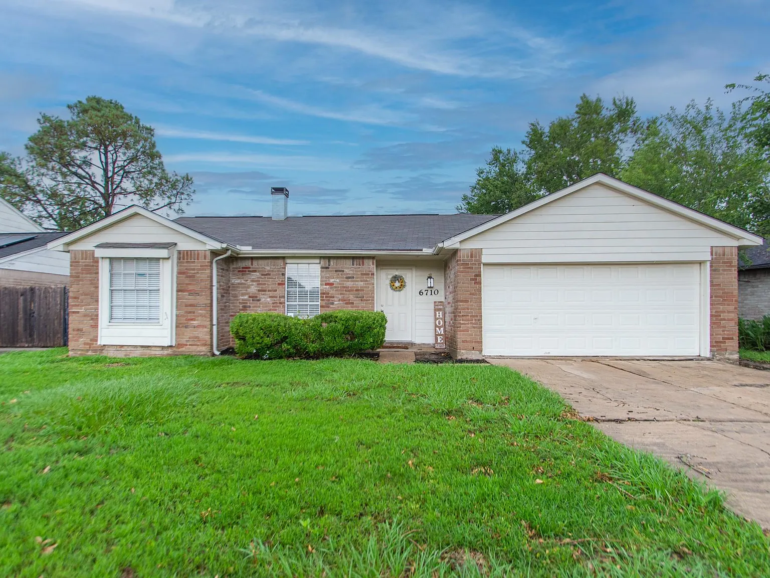 4 bed, 2.0 bath, 1855 sqft, $1,950 — Photo 2