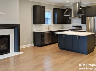 1326 W Diversey Pkwy #3F, Chicago, IL 60614