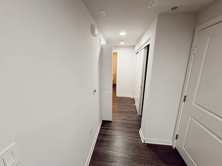 6332 Woodman Ave #4 — Photo 8