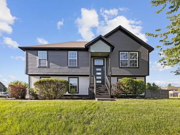 9901 221st St, Peculiar, MO 64078