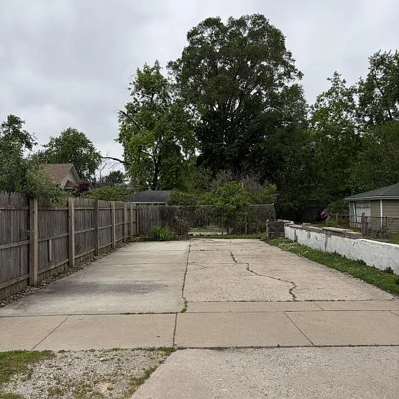 729 Meeker Ave — Photo 3