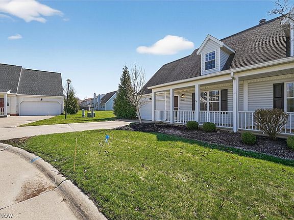 4th image of 90 High Point Dr Unit 27