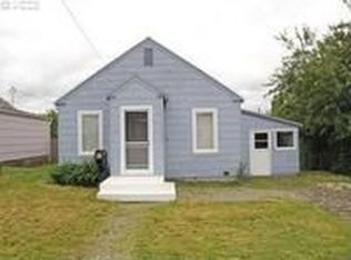709 E 10th St, Coquille, OR