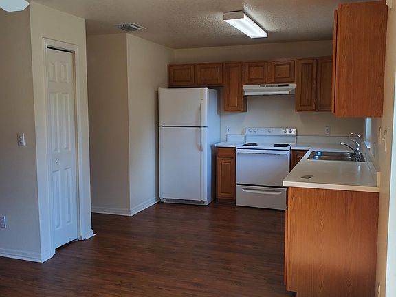 5th image of 409 Pine Ave S