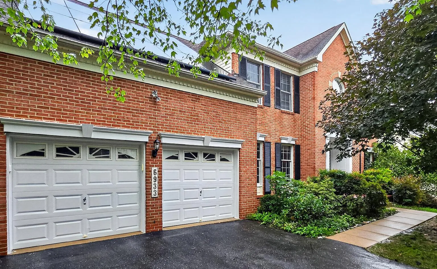 4 bed, 3.5 bath, 3544 sqft, $5,200 — Photo 2