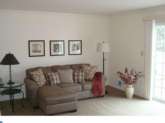4th image of 202 Waverly Ct