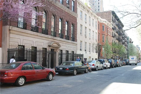 Rented by Buchbinder & Warren | media 33