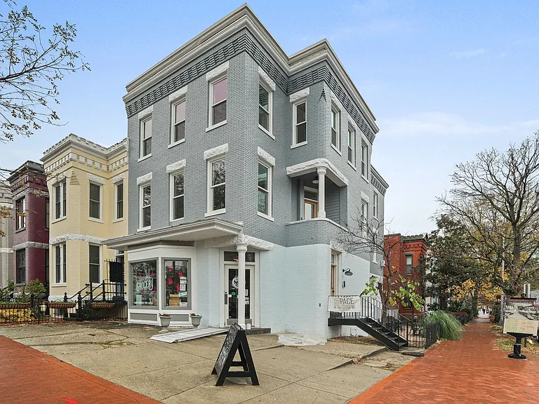 235 F St NE — Photo 27