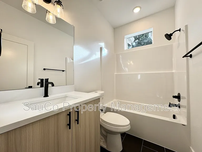 4381 SE Tolman St #1 — Photo 13