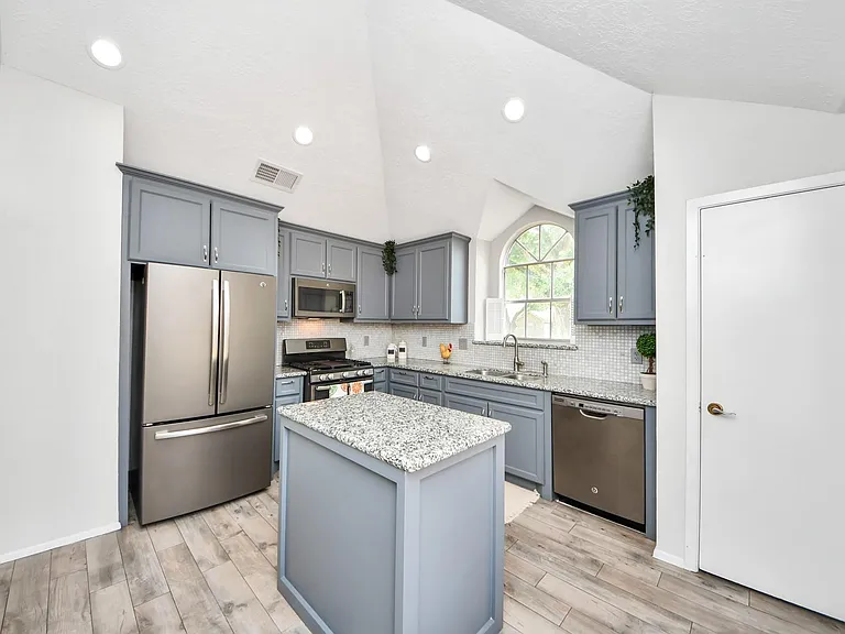 17011 Dusty Mill Dr W — Photo 8