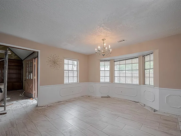 811 Loire Ln — Photo 5