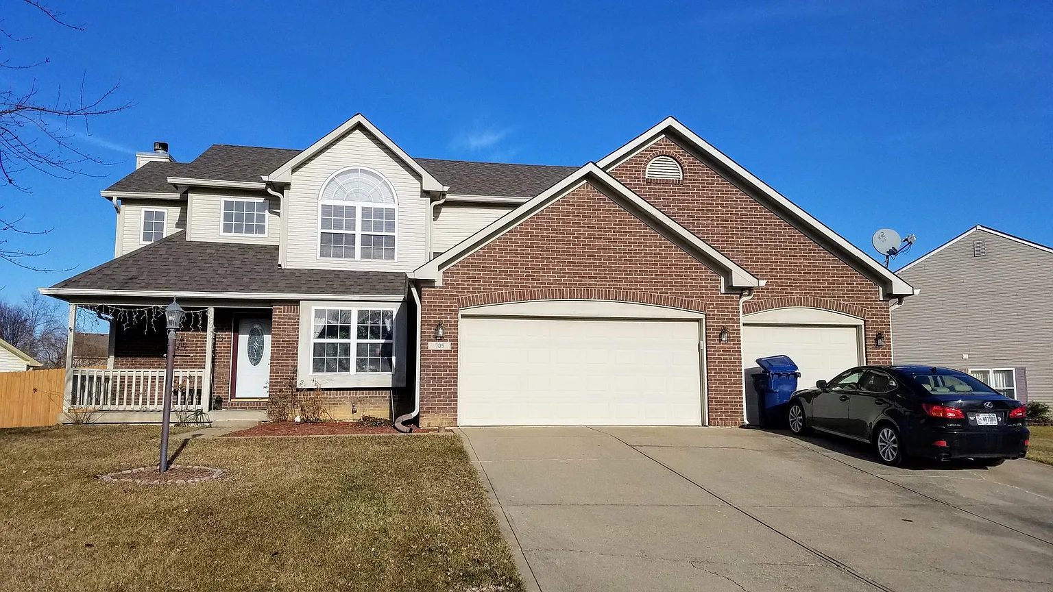 705 Hummingbird Ln photo 1