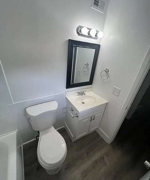 2500 Johnson St #19 — Photo 8
