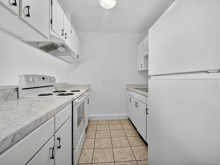 2417 N Oleander Ave #5 — Photo 6