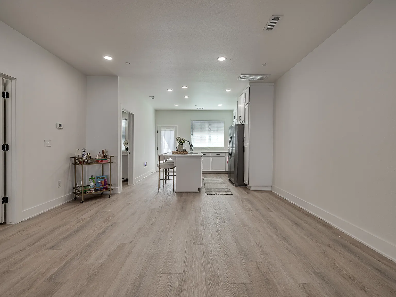 4 bed, 4.5 bath, $2,900 — Photo 2