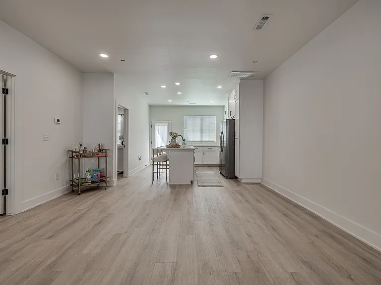 230 N Hoke St — Photo 7